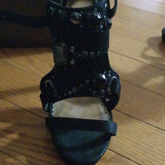 Shoes - Picture 7 of 8